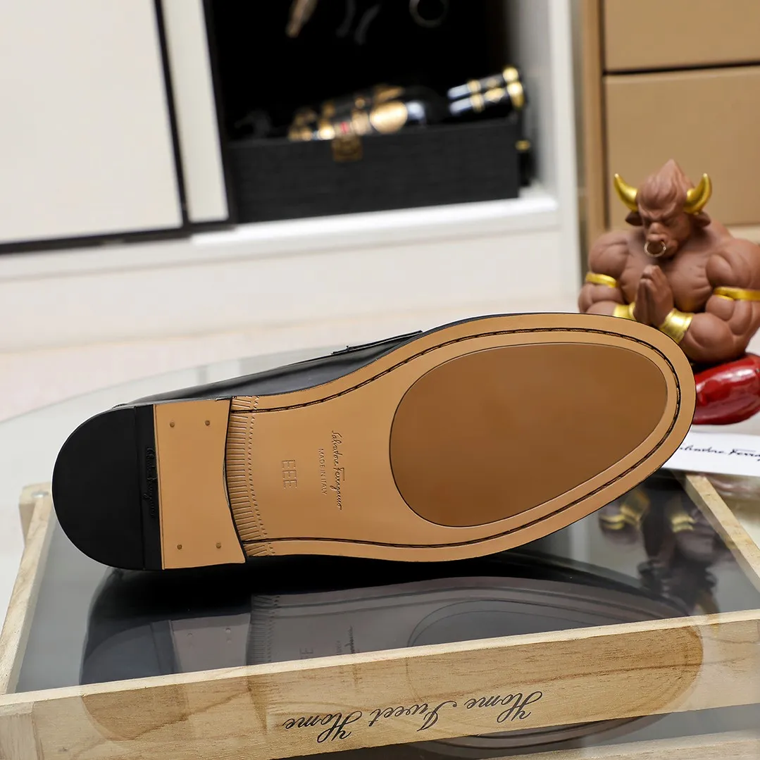Men's shoes 💰420 🔥Ferragamo's new men's casual slip-on shoes🇨🇳Official website original 1:1 mold, original quality💯Fine workmanship, high-end luxury☘The upper is made of imported Italian first-layer cowhide🌴Luxurious water dyeing🐂Leather lining🍓Rubber wear-resistant and non-slip outsole, breathable and comfortable to wear🍍The first choice for high-taste men, color optional! Code number 38-45